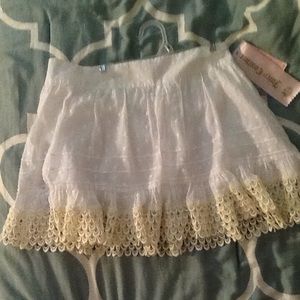 👍 Juicy Couture short tired skirt in white-NWT